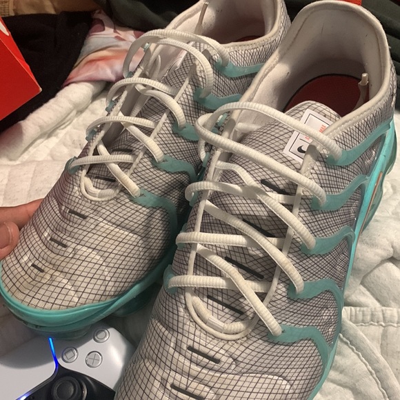 Nike vapormax plus size 11.5. Good condition - Picture 2 of 4